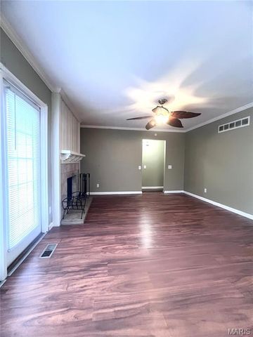 5891 Sir Edward Lane, Florissant, MO 63033