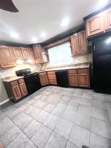 5891 Sir Edward Lane, Florissant, MO 63033