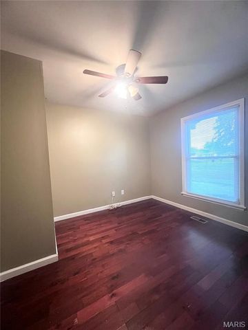 5891 Sir Edward Lane, Florissant, MO 63033