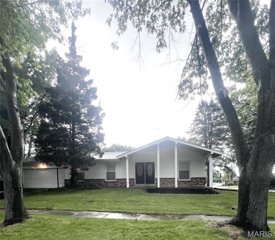 5891 Sir Edward Lane, Florissant, MO 63033