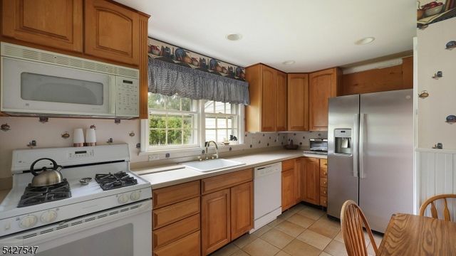 1 Roselle Ave, Cranford Twp., NJ 07016