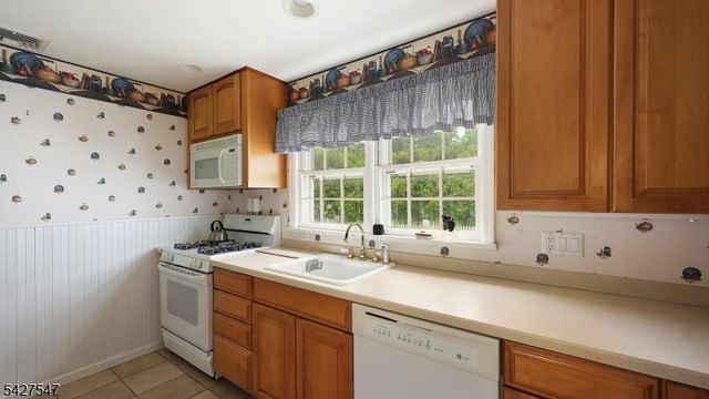 1 Roselle Ave, Cranford Twp., NJ 07016