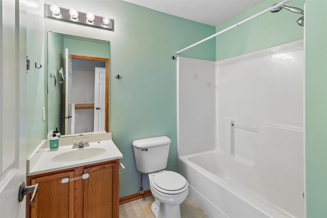 2200 Hart Avenue 2, Des Moines, IA 50320