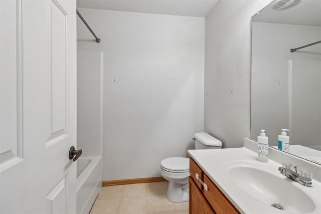 2200 Hart Avenue 2, Des Moines, IA 50320