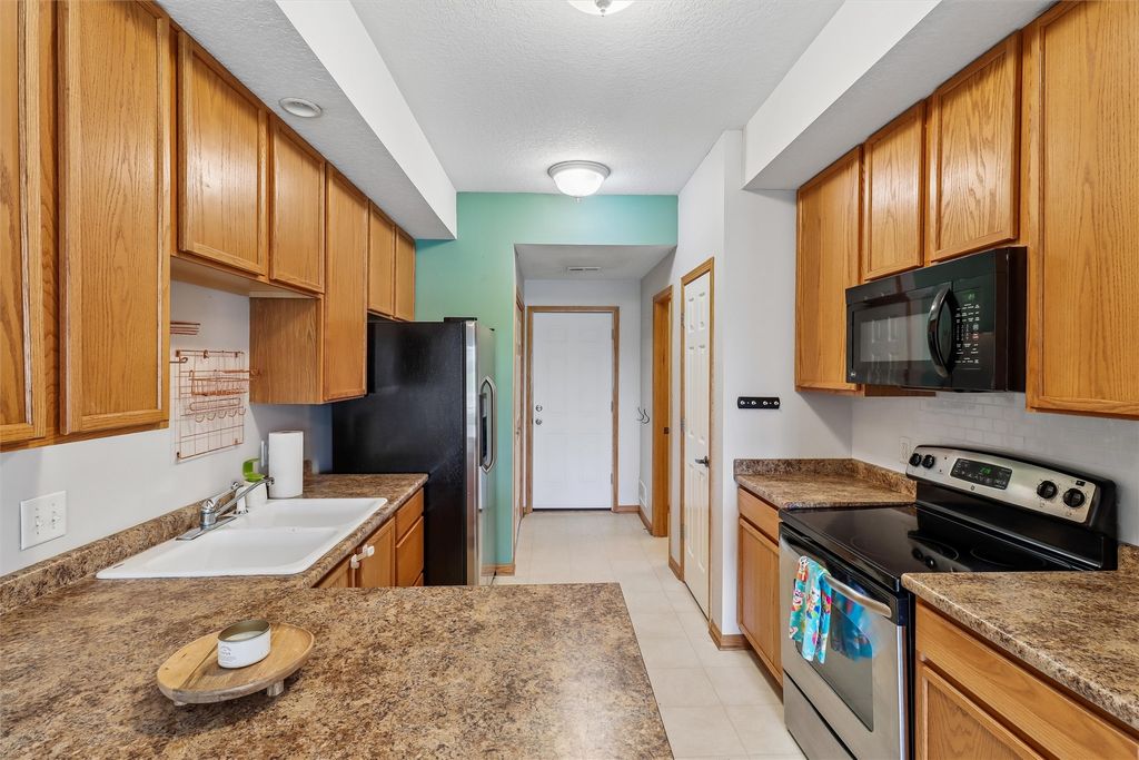 2200 Hart Avenue 2, Des Moines, IA 50320