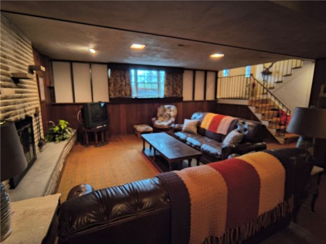 106 ELISE DR, Center Twp, PA 16001