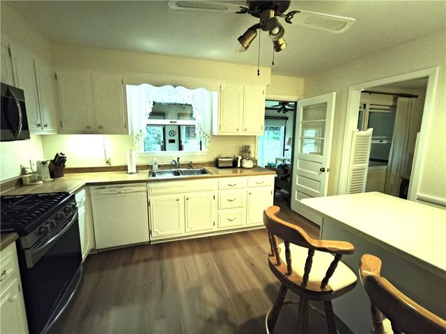 106 ELISE DR, Center Twp, PA 16001