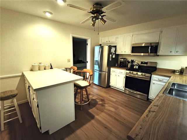 106 ELISE DR, Center Twp, PA 16001