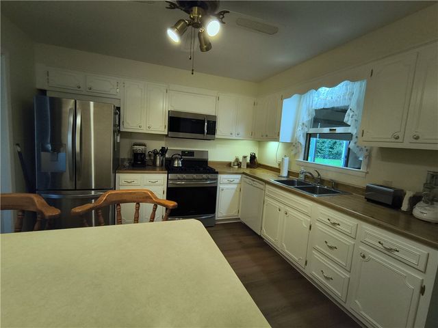 106 ELISE DR, Center Twp, PA 16001
