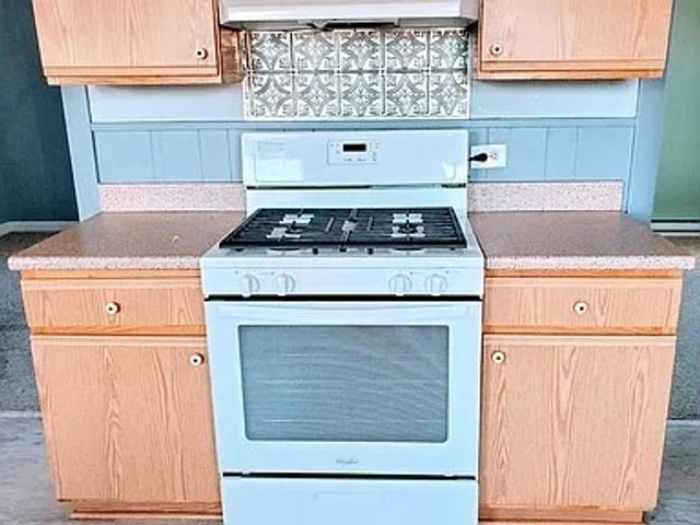 193-195 Mount Hope 3, Lowell, MA 01854