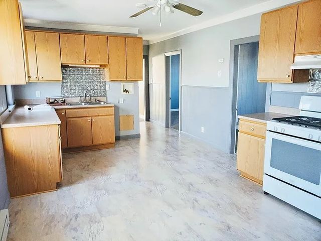193-195 Mount Hope 3, Lowell, MA 01854