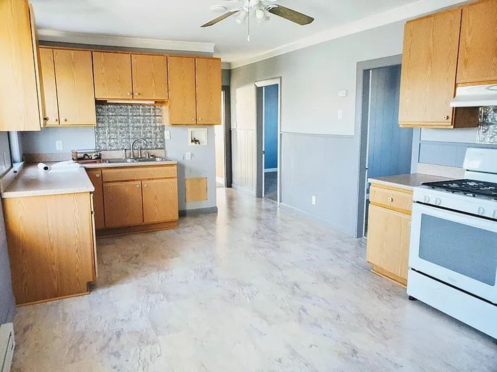 193-195 Mount Hope 3, Lowell, MA 01854