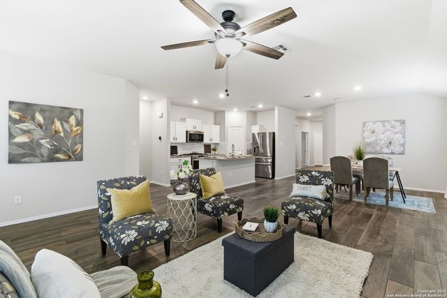 32125 Giant Oak, Bulverde, TX 78163