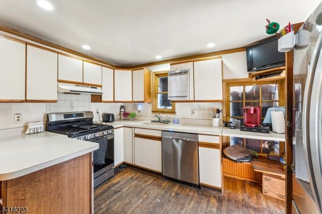 27 Oakland Ave, Bloomfield Twp., NJ 07003