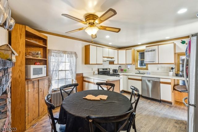 27 Oakland Ave, Bloomfield Twp., NJ 07003