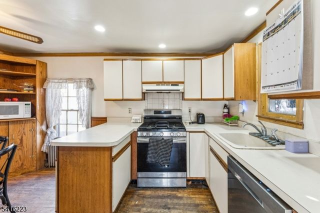 27 Oakland Ave, Bloomfield Twp., NJ 07003