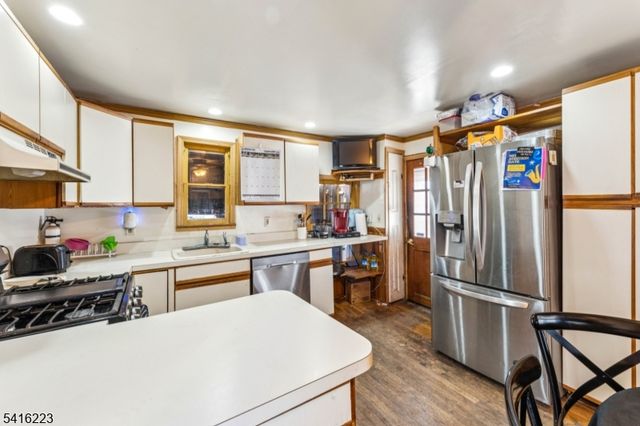 27 Oakland Ave, Bloomfield Twp., NJ 07003