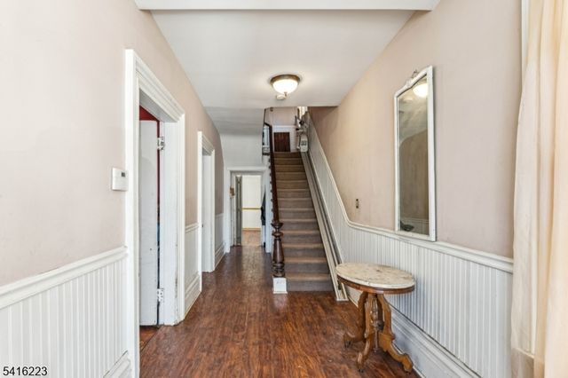 27 Oakland Ave, Bloomfield Twp., NJ 07003