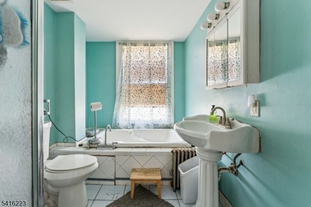 27 Oakland Ave, Bloomfield Twp., NJ 07003