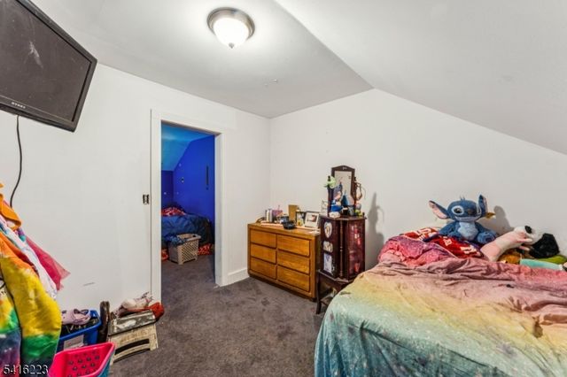 27 Oakland Ave, Bloomfield Twp., NJ 07003