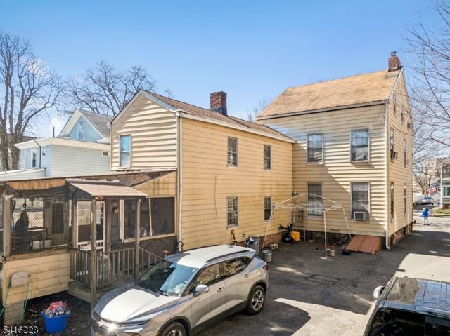 27 Oakland Ave, Bloomfield Twp., NJ 07003