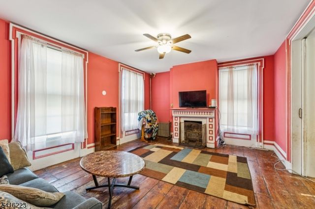 27 Oakland Ave, Bloomfield Twp., NJ 07003