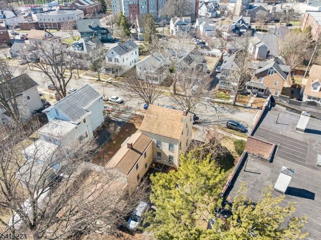 27 Oakland Ave, Bloomfield Twp., NJ 07003