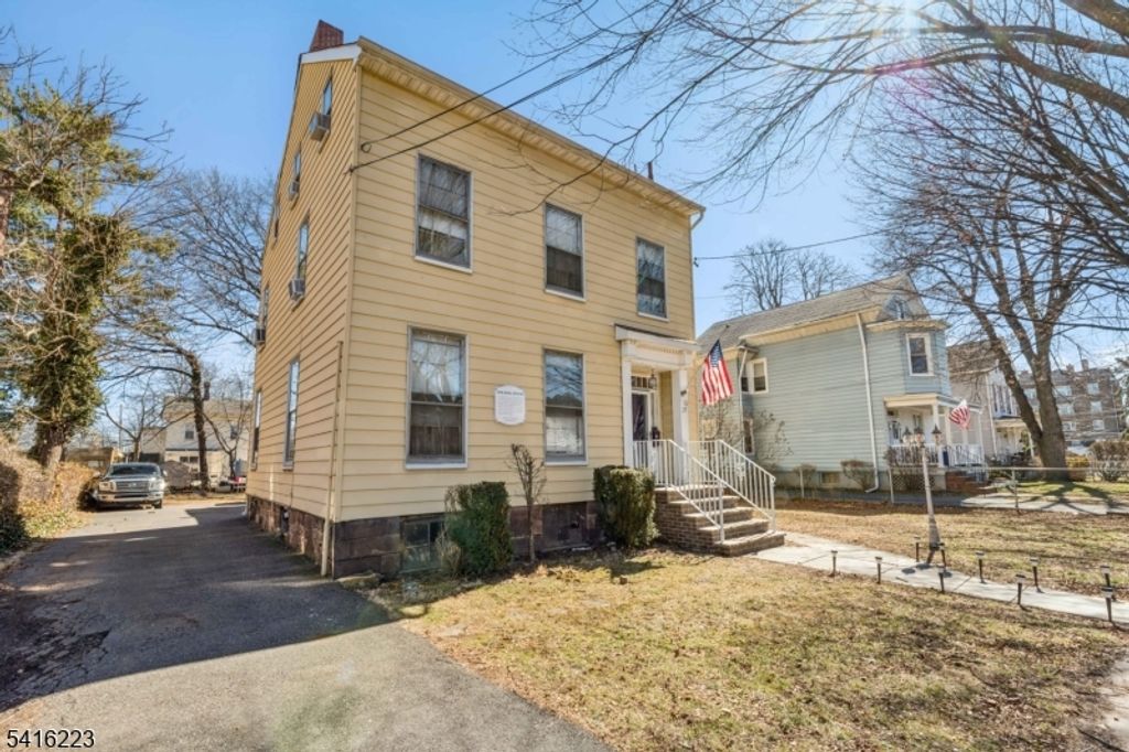 27 Oakland Ave, Bloomfield Twp., NJ 07003