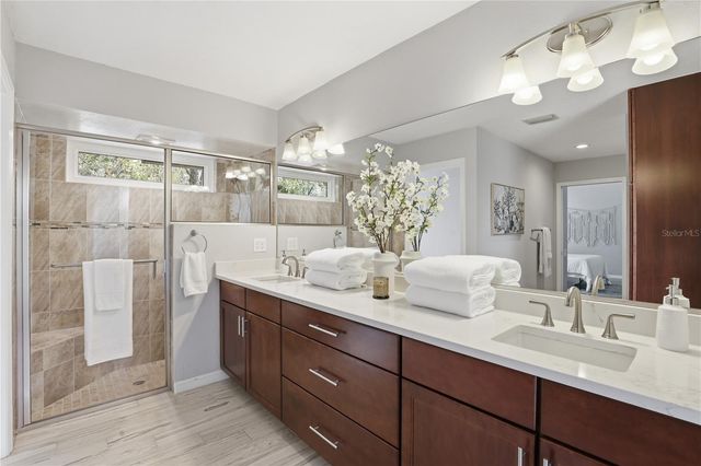 833 NW 45TH TERRACE, Gainesville, FL 32605