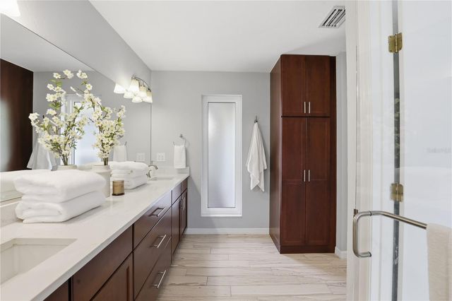 833 NW 45TH TERRACE, Gainesville, FL 32605