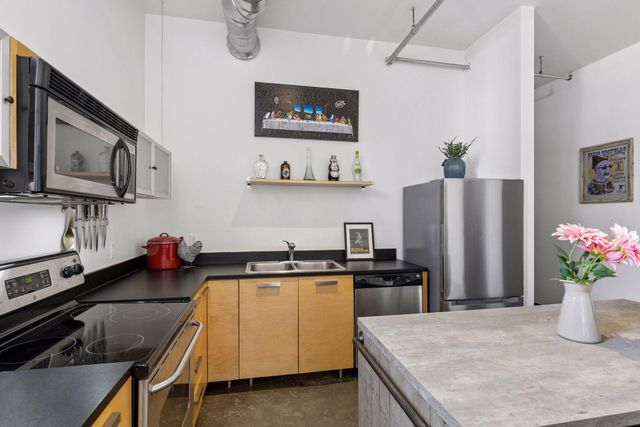 350 Saint Peter St 1012, Saint Paul, MN 55102