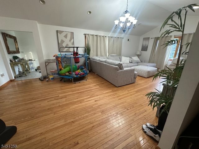19 Borrego Dr, Woodland Park, NJ 07424