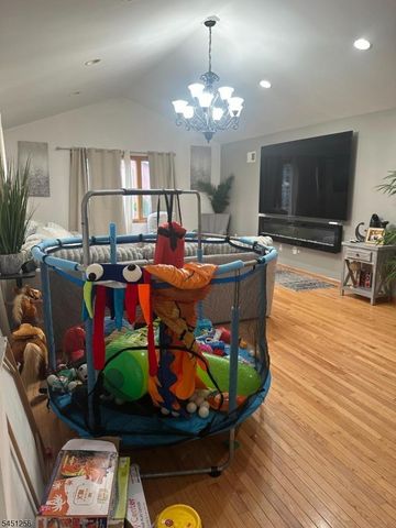 19 Borrego Dr, Woodland Park, NJ 07424