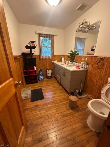 19 Borrego Dr, Woodland Park, NJ 07424