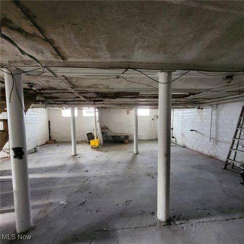 2000 Hanover Drive, East Cleveland, OH 44112