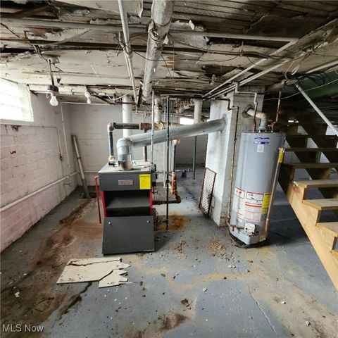 2000 Hanover Drive, East Cleveland, OH 44112