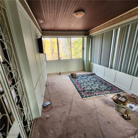 2000 Hanover Drive, East Cleveland, OH 44112