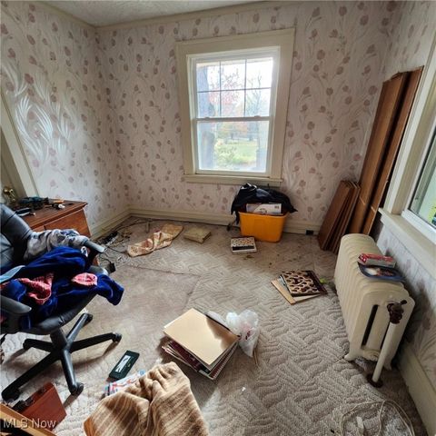 2000 Hanover Drive, East Cleveland, OH 44112