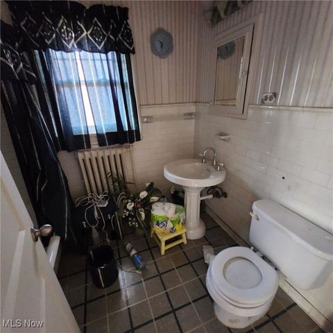 2000 Hanover Drive, East Cleveland, OH 44112