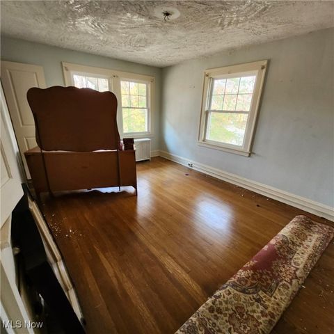 2000 Hanover Drive, East Cleveland, OH 44112