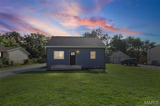 222 Lindenwood Drive, East Alton, IL 62024