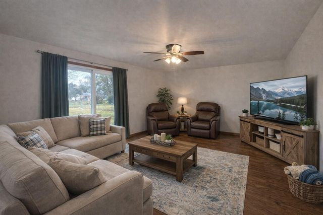 3569 W 1500 S, Kentland, IN 47951