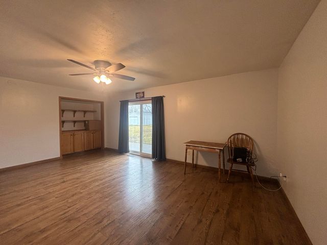 3569 W 1500 S, Kentland, IN 47951