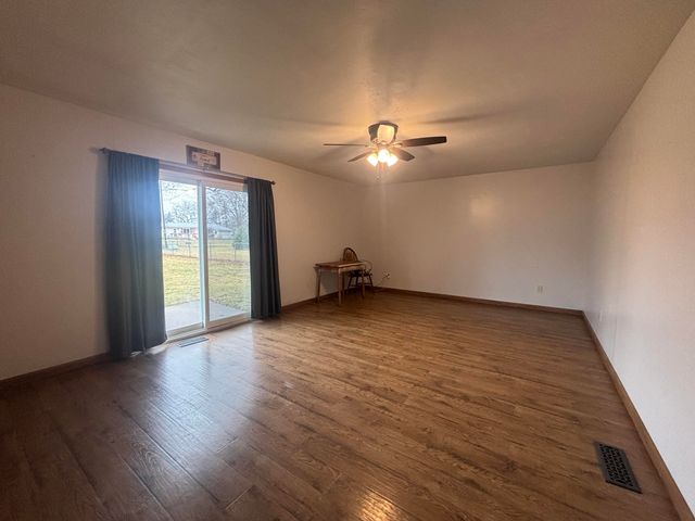 3569 W 1500 S, Kentland, IN 47951