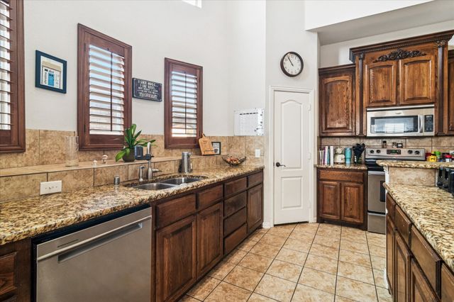 1009 Raleigh Path Road, Denton, TX 76208