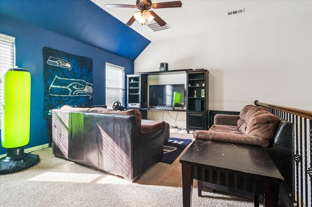 1009 Raleigh Path Road, Denton, TX 76208