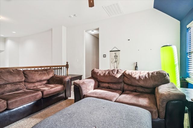 1009 Raleigh Path Road, Denton, TX 76208