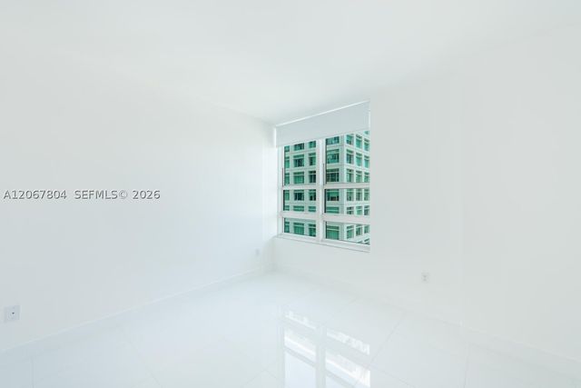 950 Brickell Bay Dr 2208, Miami, FL 33131