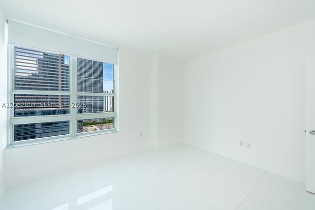 950 Brickell Bay Dr 2208, Miami, FL 33131