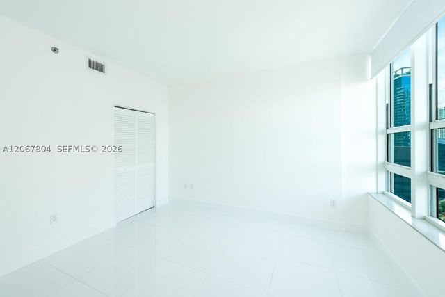 950 Brickell Bay Dr 2208, Miami, FL 33131